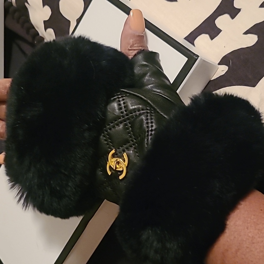CHANEL Black Fingerless Rabbit Fur Leather Gloves